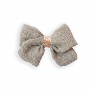 Barrette fille gaze de coton olive – Centre or anti-glisse
