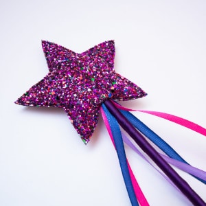 Baguette magique enfant – Étoile pailletée violette multicolore