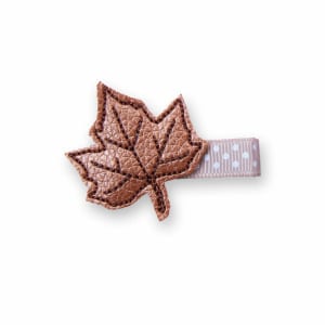 Barrette cheveux enfant – Feuille brodée en simili